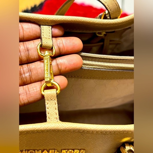 MICHAEL KORS Jet Set Large Saffiano Leather Tote Bag, EUC - Picture 5 of 15